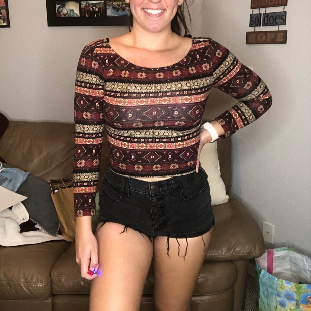 Pattered half sleeve crop top